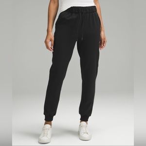 Lululemon Black Stretch High Rise Full Length Athletic Jogger, Size 6